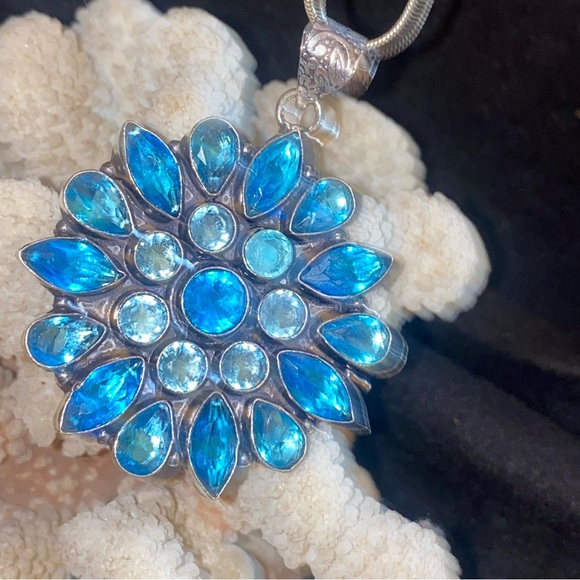 Blue Topaz multi-gem handcrafted statement flower pendant - Picture 4 of 7